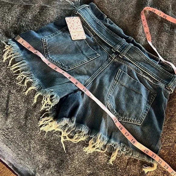 FREE PEOPLE SHORTS LIVIN BLUE WE THE FREE FRAYED w BELT SMALL SEE YOU SOMETIME - Picture 6 of 16